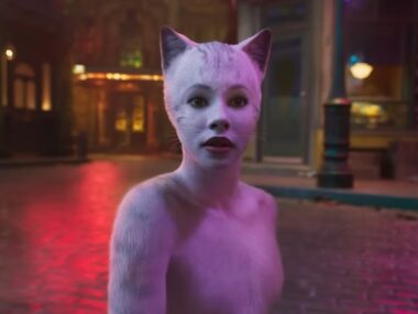 Victoria, a young white cat abandoned in the streets.