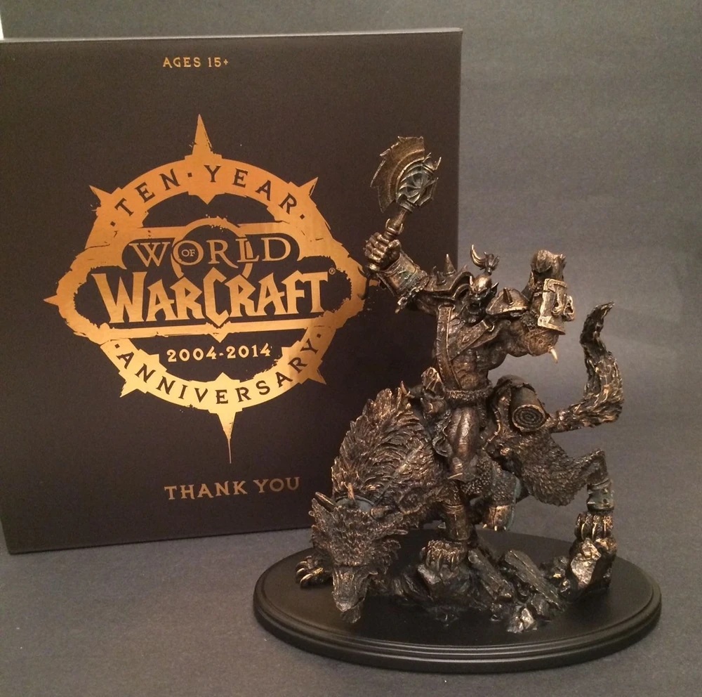 World of Warcraft's 10th anniversary statue.