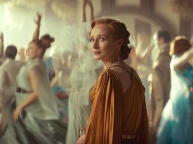Mon Mothma's dancing is actually her unraveling without anyone noticing.