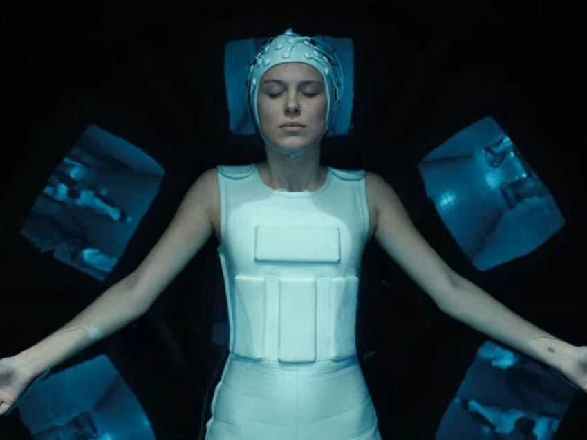 Eleven inside the Nina tank