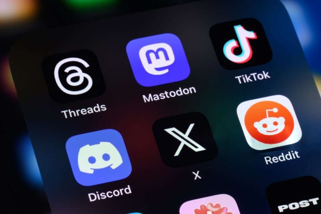 A folder with different apps, including X