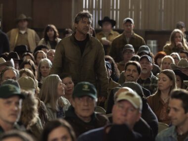 Hal Jordan standing in the middle of a crowd in Lanterns